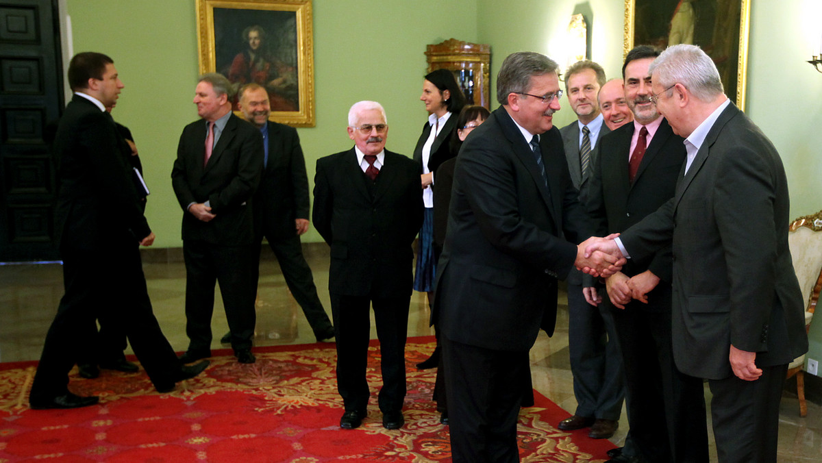 Między innymi o potrzebie utworzenia centrum monitoringu prasy i mediów rozmawiał prezydent Bronisław Komorowski z przedstawicielami KRRiT, Rady Etyki Mediów, Stowarzyszenia Dziennikarzy Polskich i Stowarzyszenia Dziennikarzy RP. Po spotkaniu szef KRRiT zapowiedział "pewnego rodzaju monitoring programów".