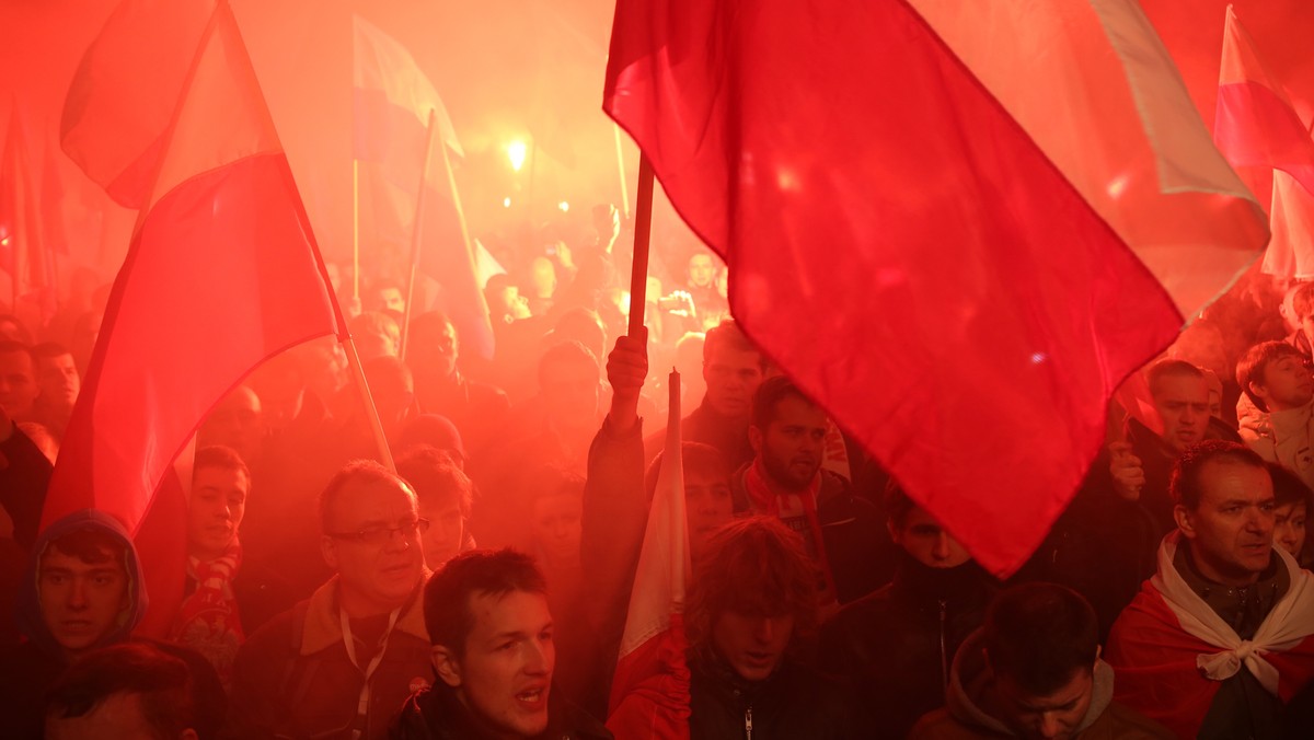 Zniszczenia związane z "Marszem Niepodległości" są wstępnie szacowane na 120 tys. zł - poinformowała prezydent Warszawy Hanna Gronkiewicz-Waltz podczas briefingu prasowego.