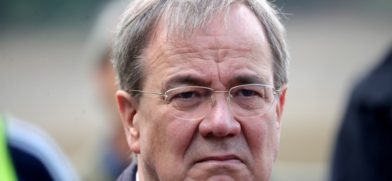 Niemiecki polityk przeprasza za śmiech i żarty w regionie dotkniętym powodzią