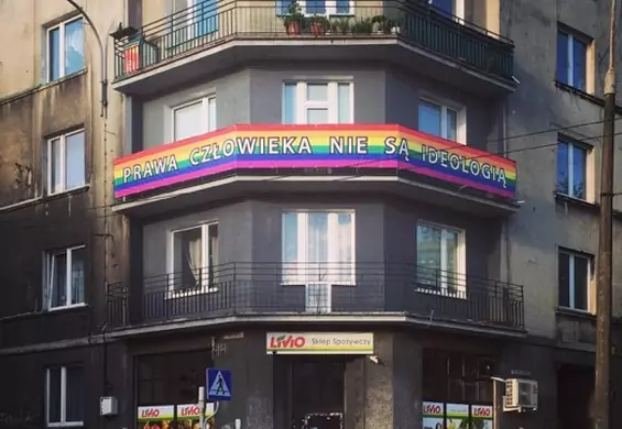 "Wywieś flagę, daj odwagę". Boisz się wyrazić solidarność z LGBT+? Zobacz, jak zrobili to inni