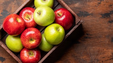 ciasto wiewiórka - tradycyjny przepis na wilgotne ciasto z jabłkami i