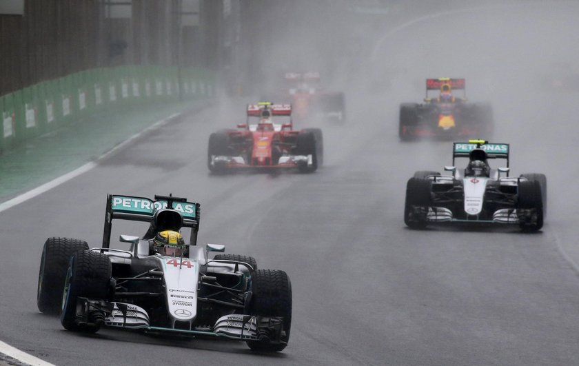 Felipe Massa miał wypadek na Interlagos. Hamilton wygrał GP Brazylii