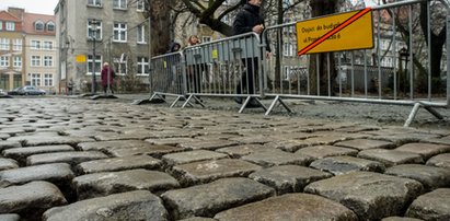 Inwestycja stoi! Konserwatorowi zabytków nie pasuje zabytkowy bruk!