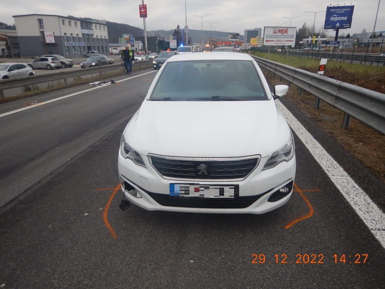 Chodec podľahol zraneniam v nemocnici. 