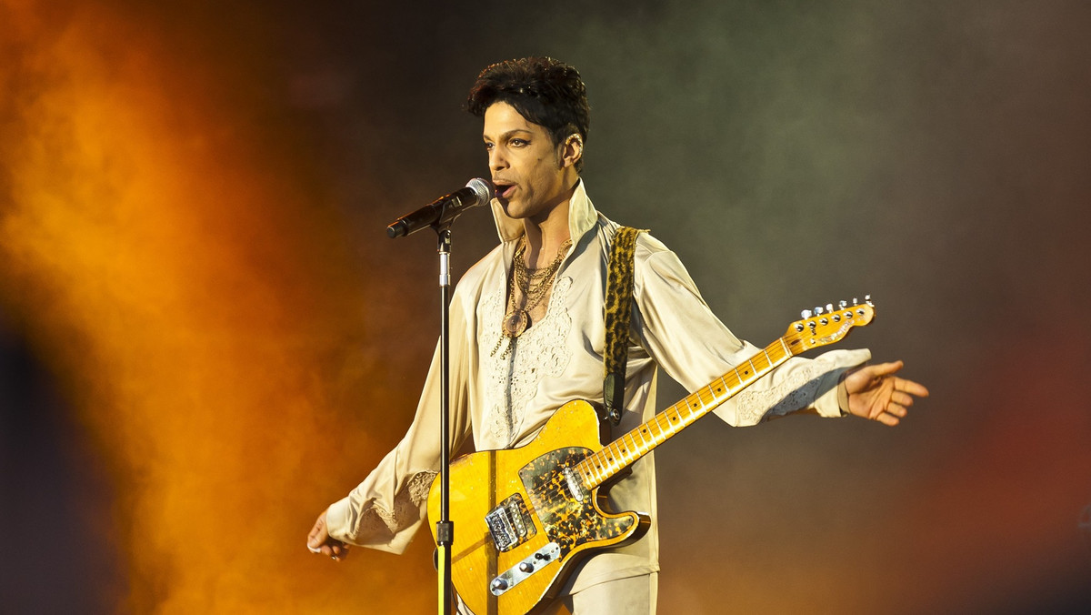Można już podziwiać teledysk zmarłego w 2016 roku Prince'a do utworu "Mary Don't You Weep". Wideo obejrzało już blisko pół miliona fanów. Materiał promuje album "Piano &amp; A Microphone 1983".