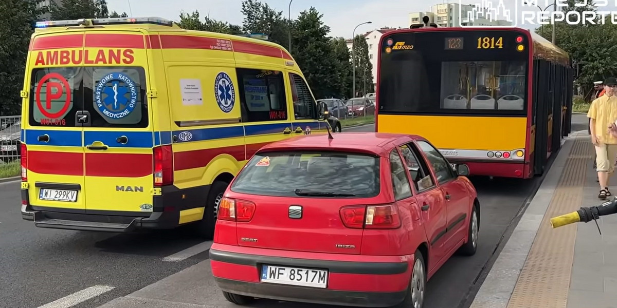 Straszny wypadek w Warszawie. Nagle kierowca autobusu musiał zahamować. Pasażerowie upadli...