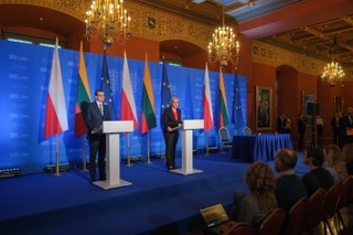 Morawiecki w Wilnie: Zaangażowanie Niemiec w pomoc Ukrainie jest zbyt wstrzemięźliwe i słabe