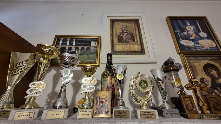 Neprikosnoveni šampion u dužini brkova
