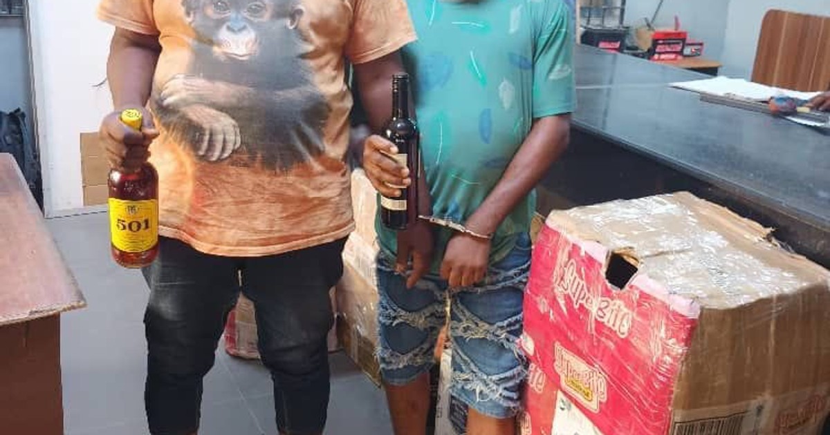 Police arrest 2 men in Lagos for making fake drinks inside dirty building - Vimarsana News