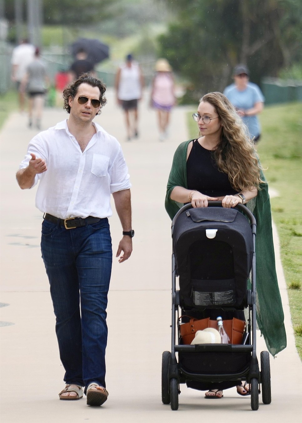 Henry Cavill és kedvese, Natalie Viscuso kisbabájukkal