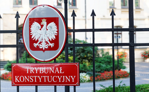 Sprawa sporu kompetencyjnego zainicjowanego wnioskiem marszałek Sejmu Elżbiety Witek pojawiła się w środę wieczorem w spisie spraw na stronie TK