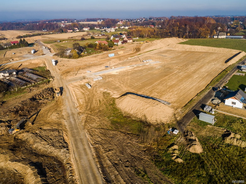 Budowa drogi ekspresowej S-1 - odcinek Dankowice - węzeł Suchy Potok - zdjęcia z drona - 15.11.2022 - autor: GDDKiA