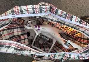 Zaplenjeni dron i pištolj