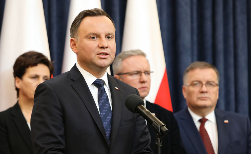 Minister pytany, czy pojawi się prezydencka inicjatywa dotycząca walki z mową nienawiści zaznaczył, że "już w zeszłym roku trwały bardzo poważne prace analityczne na temat ustawy, która uregulowałaby to, co dzieje się szczególnie w internecie".