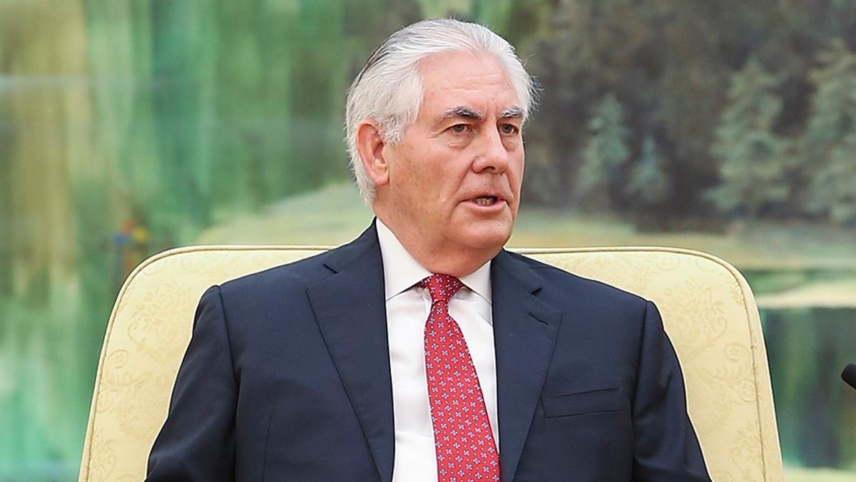 Szef dyplomacji USA Rex Tillerson planuje pominąć kwietniowe spotkanie szefów MSZ państw NATO, by uczestniczyć w wizycie w USA prezydenta Chin Xi Jinpinga. Później w kwietniu uda się do Rosji - podał dziś Reuters, powołując się na źródła we władzach USA.