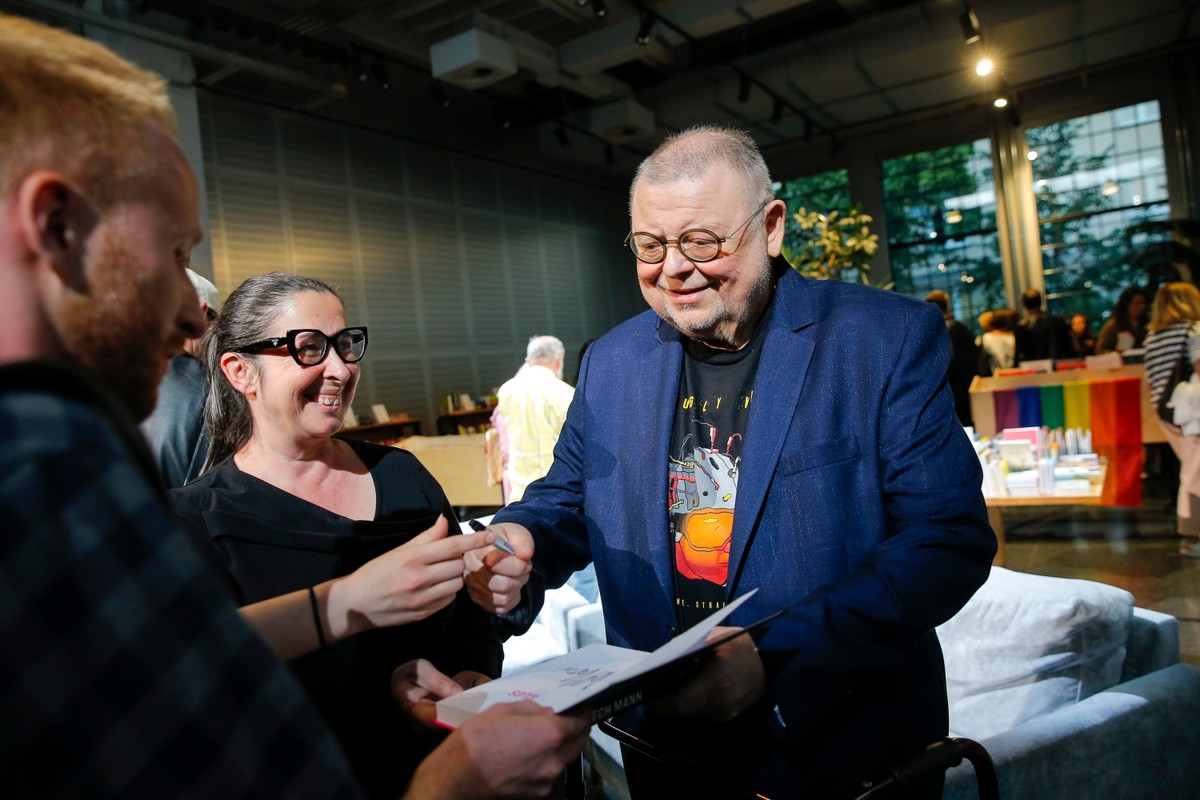 Wojciech Mann był żonaty trzykrotnie. Jego obecna żona jest od niego młodsza o 20 lat