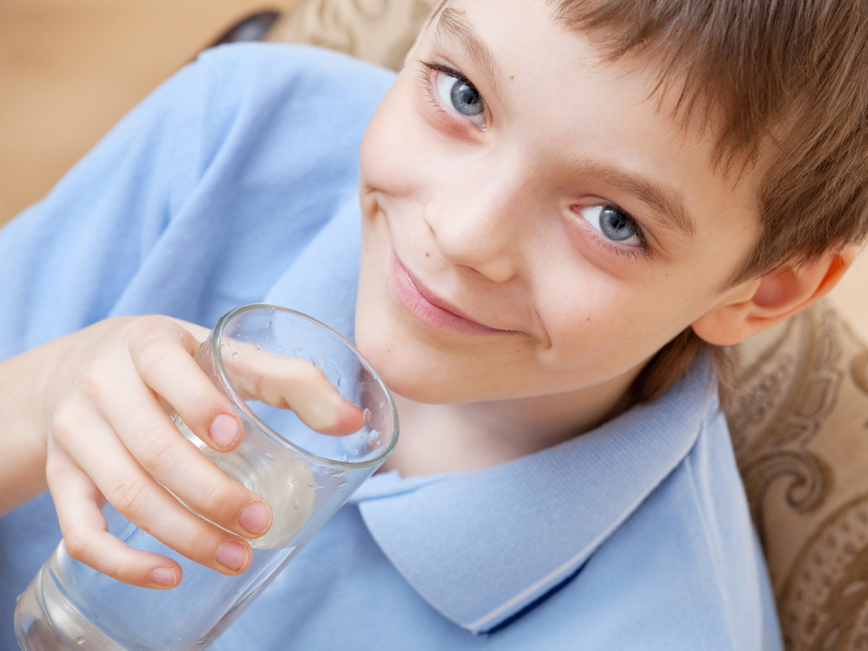8. Podawanie dzieciom wody kształtuje pozytywne nawyki żywieniowe 