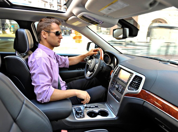 Jeep to ikona samochodów 4x4. Teraz słynna marka nabiera sił pod skrzydłami Fiata. W Polsce pojawiły się właśnie nowości amerykańskiej legendy bezdroży - oto Jeep Wrangler Unlimited i Jeep Grand Cherokee...