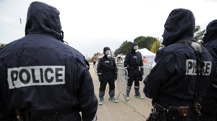 A francia rendőrök készülnek a foci-Eb-re/Fotó: AFP