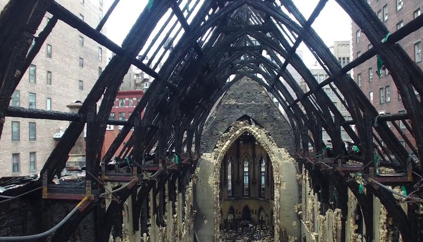 Krov je skroz izgoreo