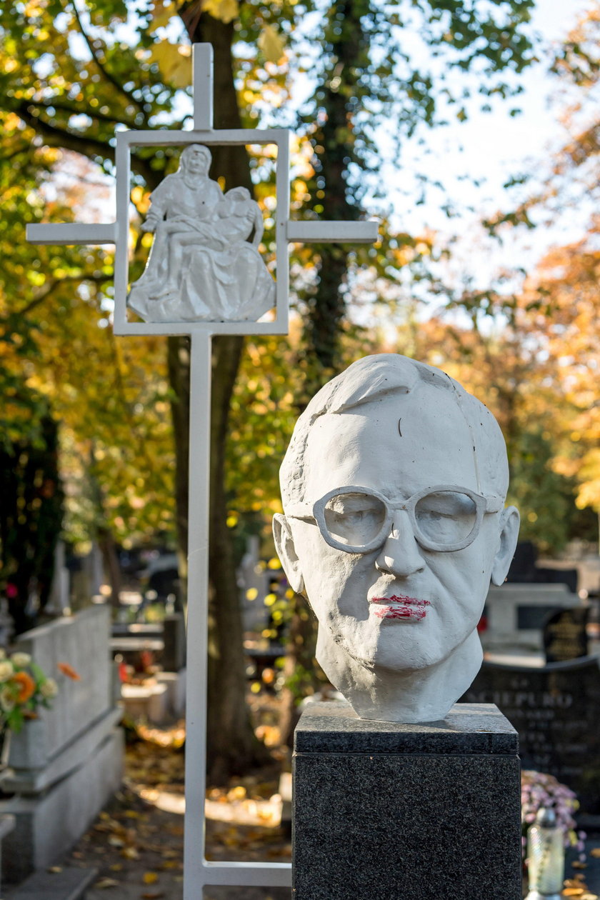 Znieważono grób sędziego Trybunału Konstytucyjnego