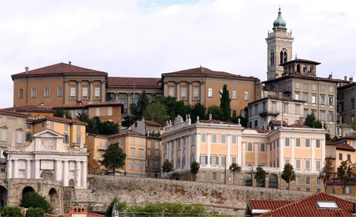 Panorama Bergamo - miasta w Lombardii, gdzie od jakiegoś czasu waży się przyszłość internetu we Włoszech
