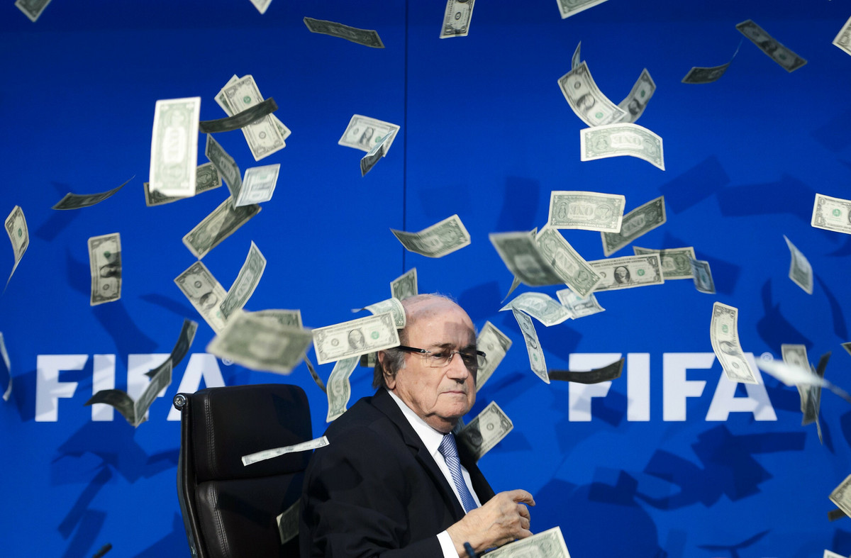 Blatter: przyznanie Katarowi organizacji mundialu było błędem