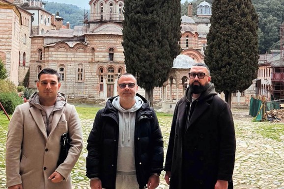 "TREBALO JE DA KRENEMO KA SRBIJI" Darko Lazić i Saša Kapor se oglasili sa Svete Gore, odložili putovanje: "Nismo isplovili"