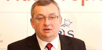 Minister miał wylecieć, ale ocaleje. Dzięki temu