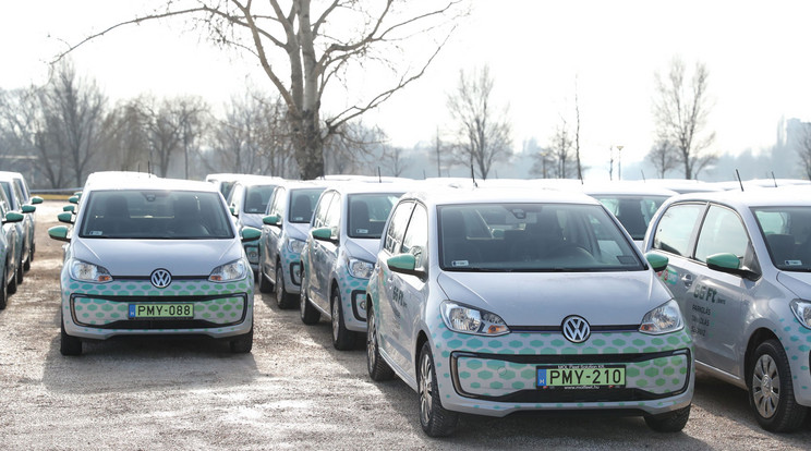 A Mol Limo benzines autóit is érinti majd az új rendelkezés / Fotó: RAS-Archívum