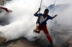 Dramatyczna walka z epidemią. Ponad 330 tysięcy zarażonych