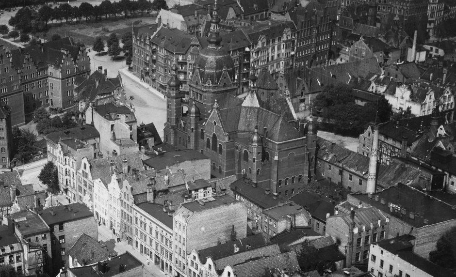 Wielka Synagoga w Gdańsku na zdjęciu lotniczym z około 1920 r.