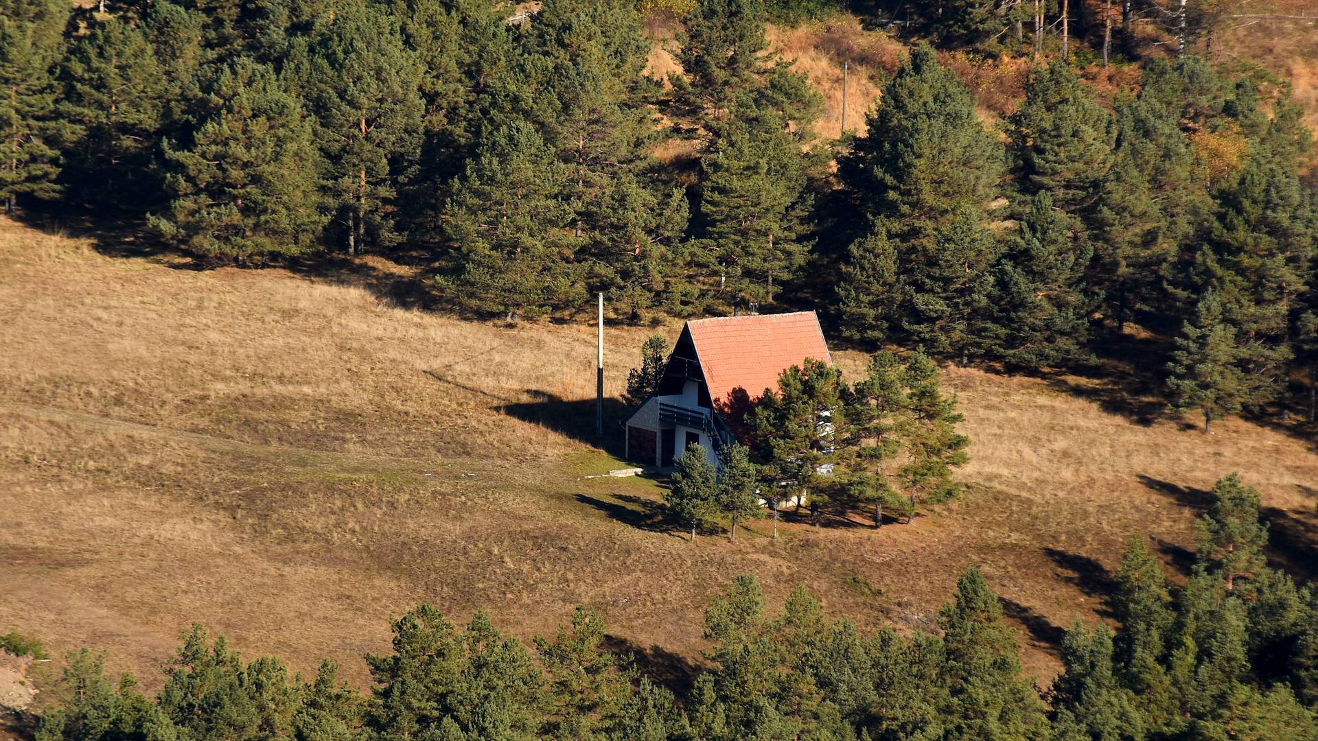 Ljudi ripuju Divčibare na društvenim mrežama jer je na dobrom putu da postane građevinsko ruglo kao Zlatibor