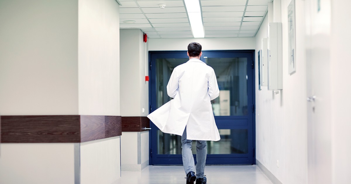 Średnio 14 godzin dziennie w szpitalu. Lekarz z Sosnowca przepracował tysiące godzin w ciągu roku