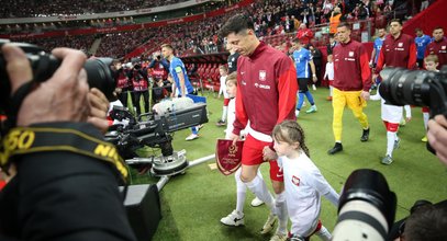 Lewandowski nigdy nie zapomni tych chwil! Zobacz, kto mu towarzyszył podczas wyjścia na murawę?!