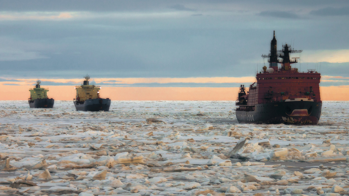 Zima zaskoczyła marynarzy. Dziesiątki statków utknęły w morskim lodzie