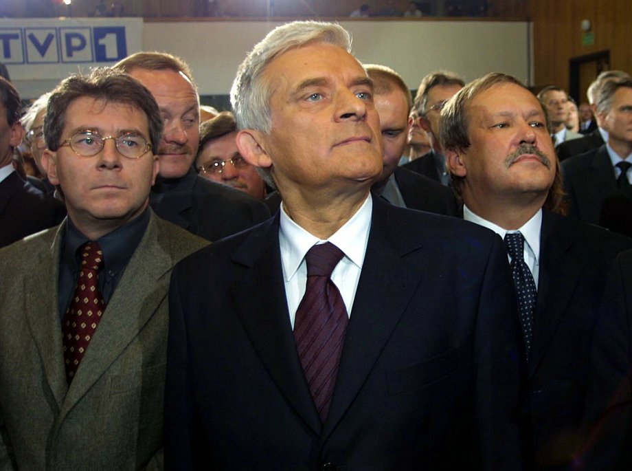 Wieczór wyborczy AWS w 2001 r. na zdjęciu Ryszard Czarnecki, Jerzy Buzek i Janusz Steinhoff.