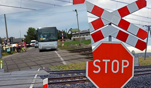 Kierowcy, który wjechał autokarem z dziećmi na zamknięty przejazd kolejowy grozi osiem lat