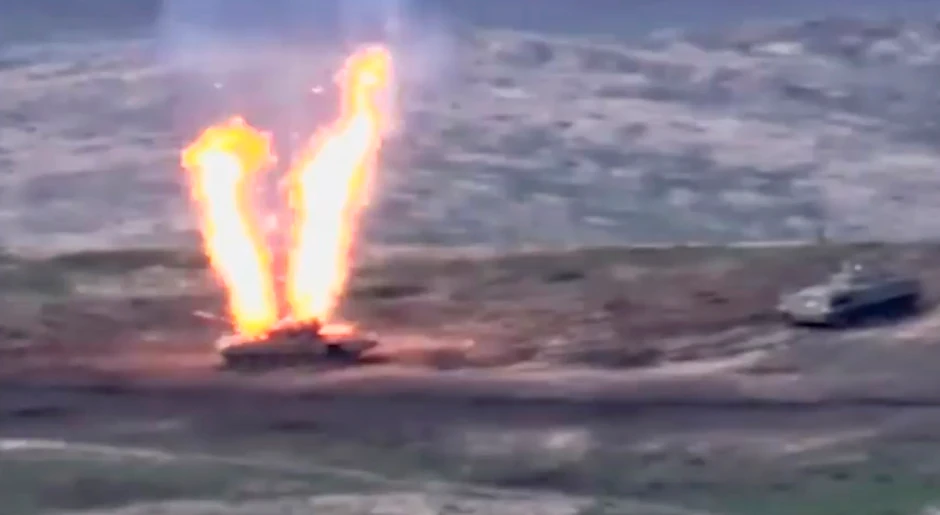 Zapaljeni azerbejdžanski tenk u regionu Nagorno-Karabah na granici s Jermenijom