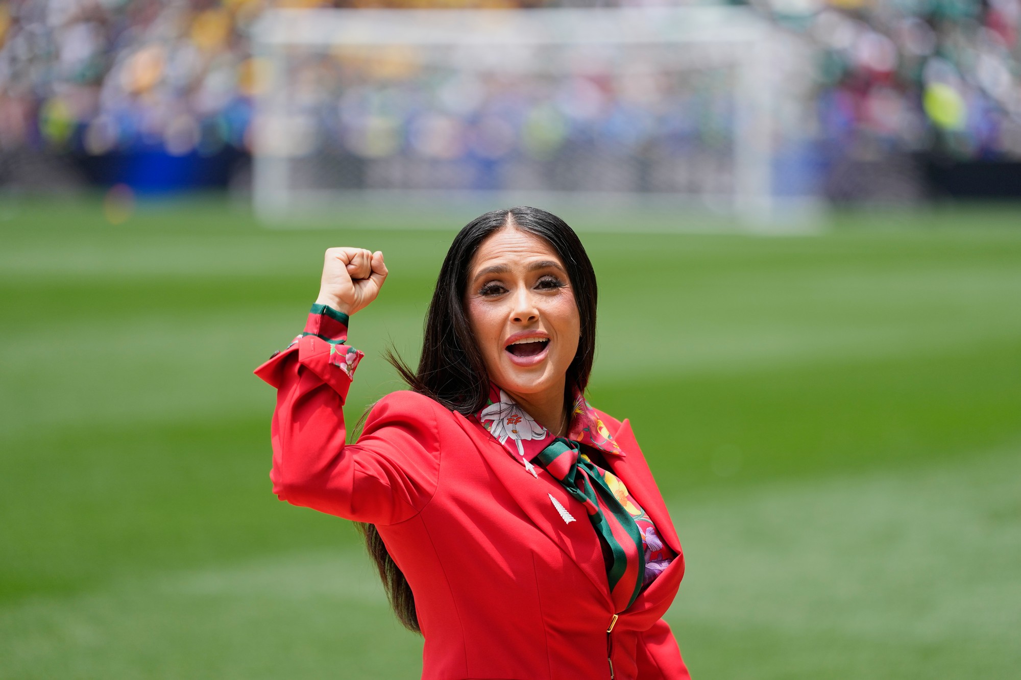 Mexicko-americká herečka Salma Hayek na otváracom ceremoniáli pred začiatkom zápasu Mexiko - JAR. 