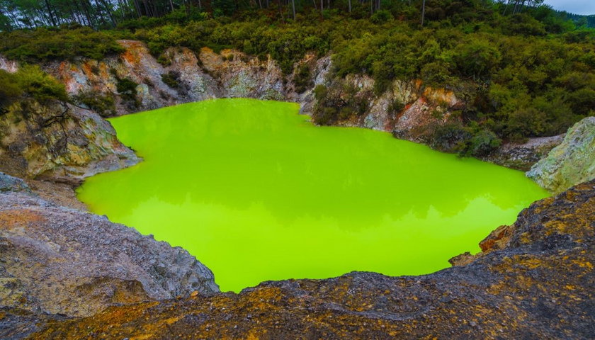 Diabelskie Jezioro – Wai-O-Tapu (Nowa Zelandia)