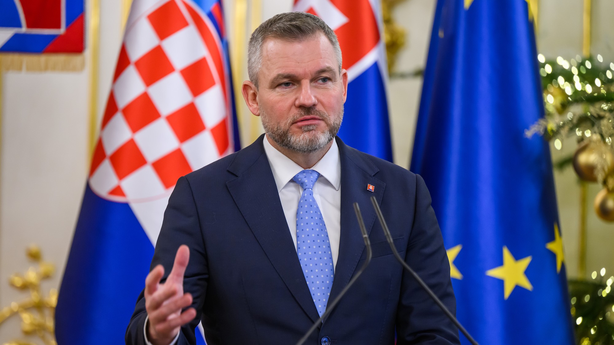 Na snímke prezident SR Peter Pellegrini počas tlačovej konferencie po spoločnom stretnutí s prezidentom Chorvátska Zoranom Milanovičom v Prezidentskom paláci v Bratislave 16. decembra 2025. FOTO TASR - Jaroslav Novák