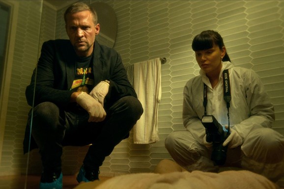 NOVA NETFLIX KRIMI SERIJA POSTALA NOVI HIT: Jedni je opisuju kao "brutalno uzbudljivu vožnju", a drugi su šokirani muškim likovima