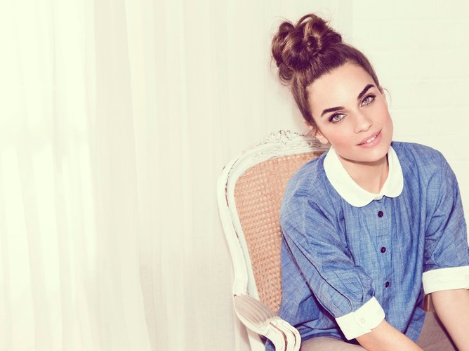 PIĄTEK: Pleciony kok na rodzinne spotkanie  Ta naturalna stylizacja nigdy nie wychodzi z mody – jest uniwersalna zarówno na dzień, jak i na wieczór.