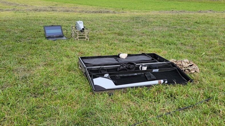 Dron Flyeye szykowany do startu na Ukrainie