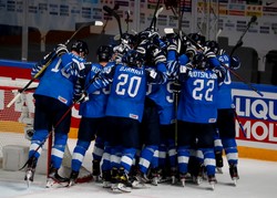 Finlandia w finale MŚ w hokeju zagra z Kanadą