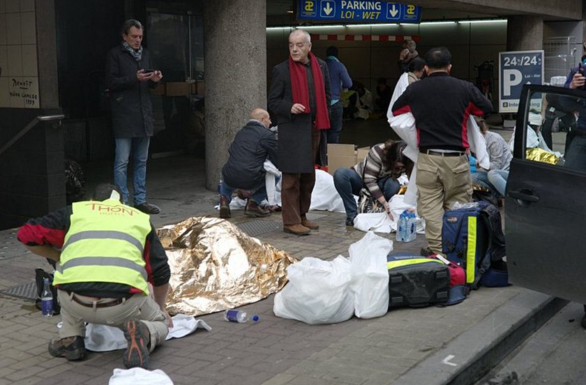 Zamachy na stacjach metra i na lotnisku w Brukseli