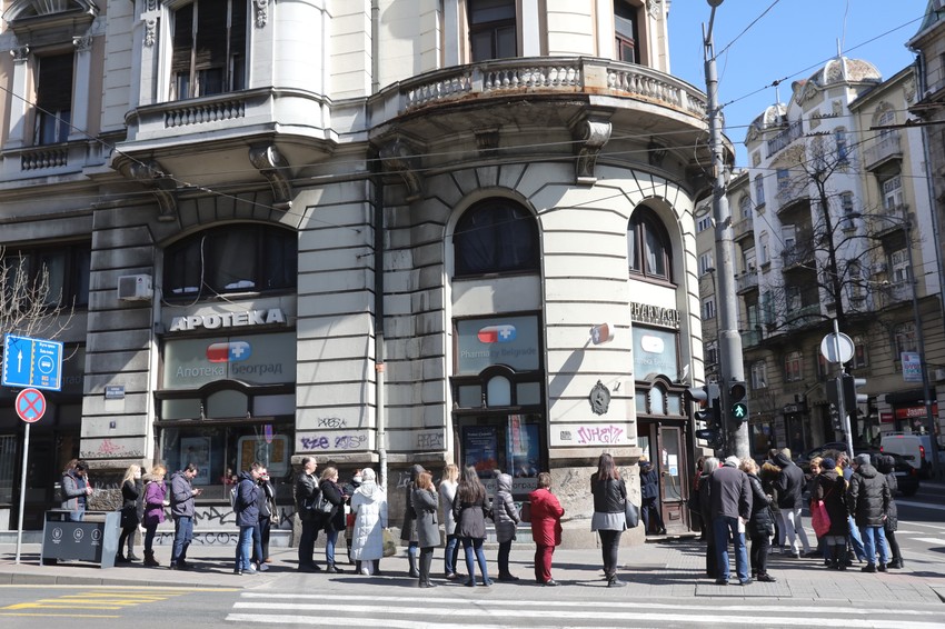 Redovi se danima unazad formiraju ispred apoteka