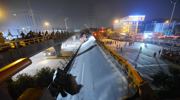 A leszakadt kínai autópályahíd / Fotó: MTI - EPA - Costfoto