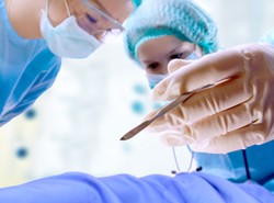 Lekarze wszczepili sztuczną komorę serca dwulatkowi